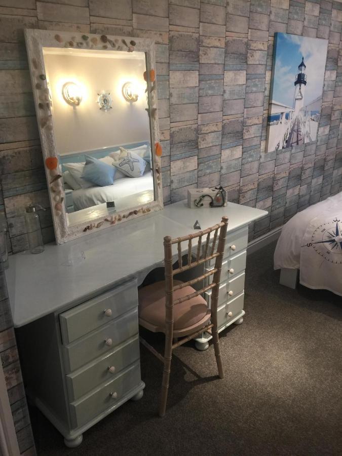 Blacksmiths Boutique B&B ロビン・フッズ・ベイ エクステリア 写真